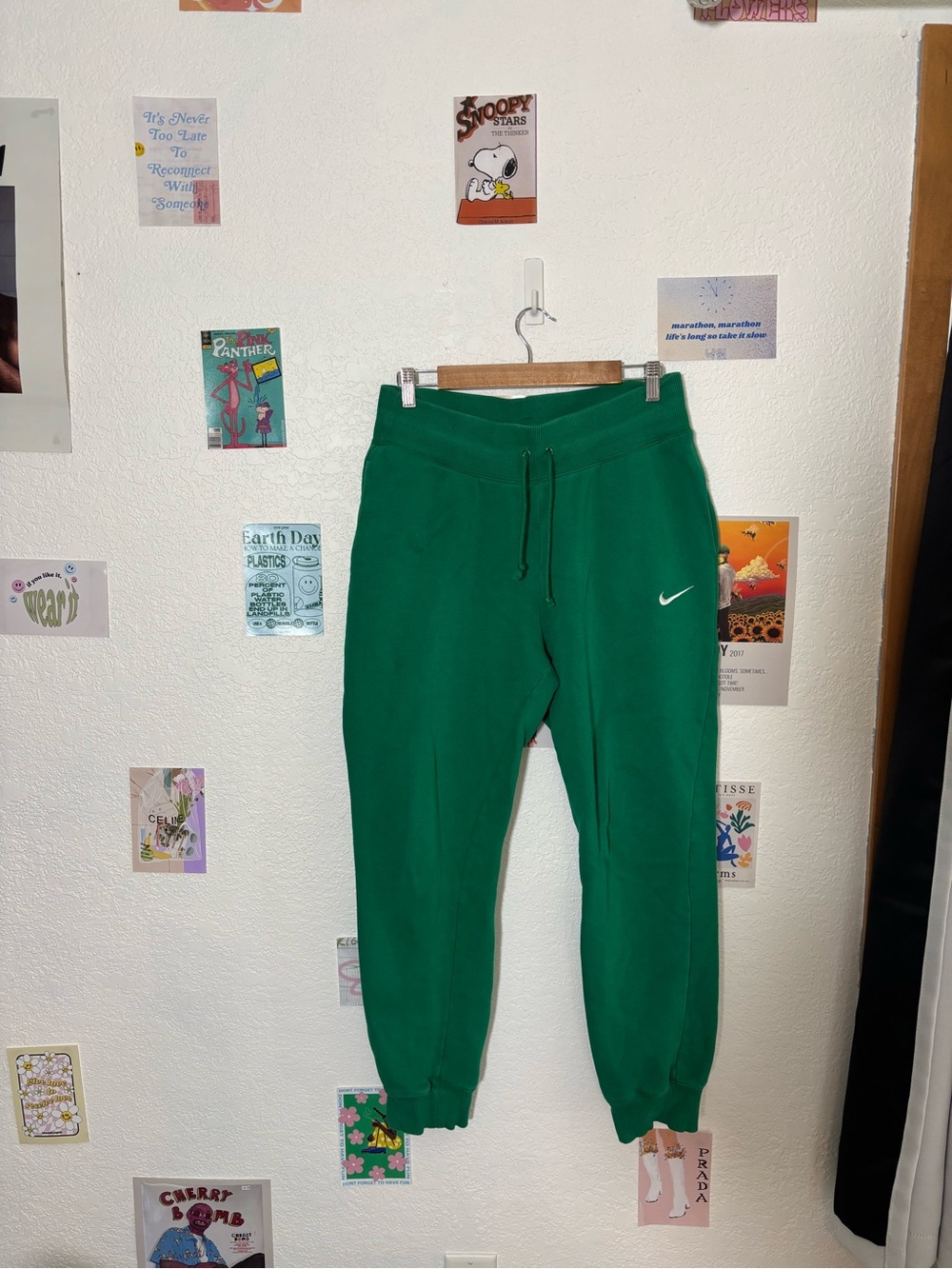 Nike Women Green Fleece Jogger Pants